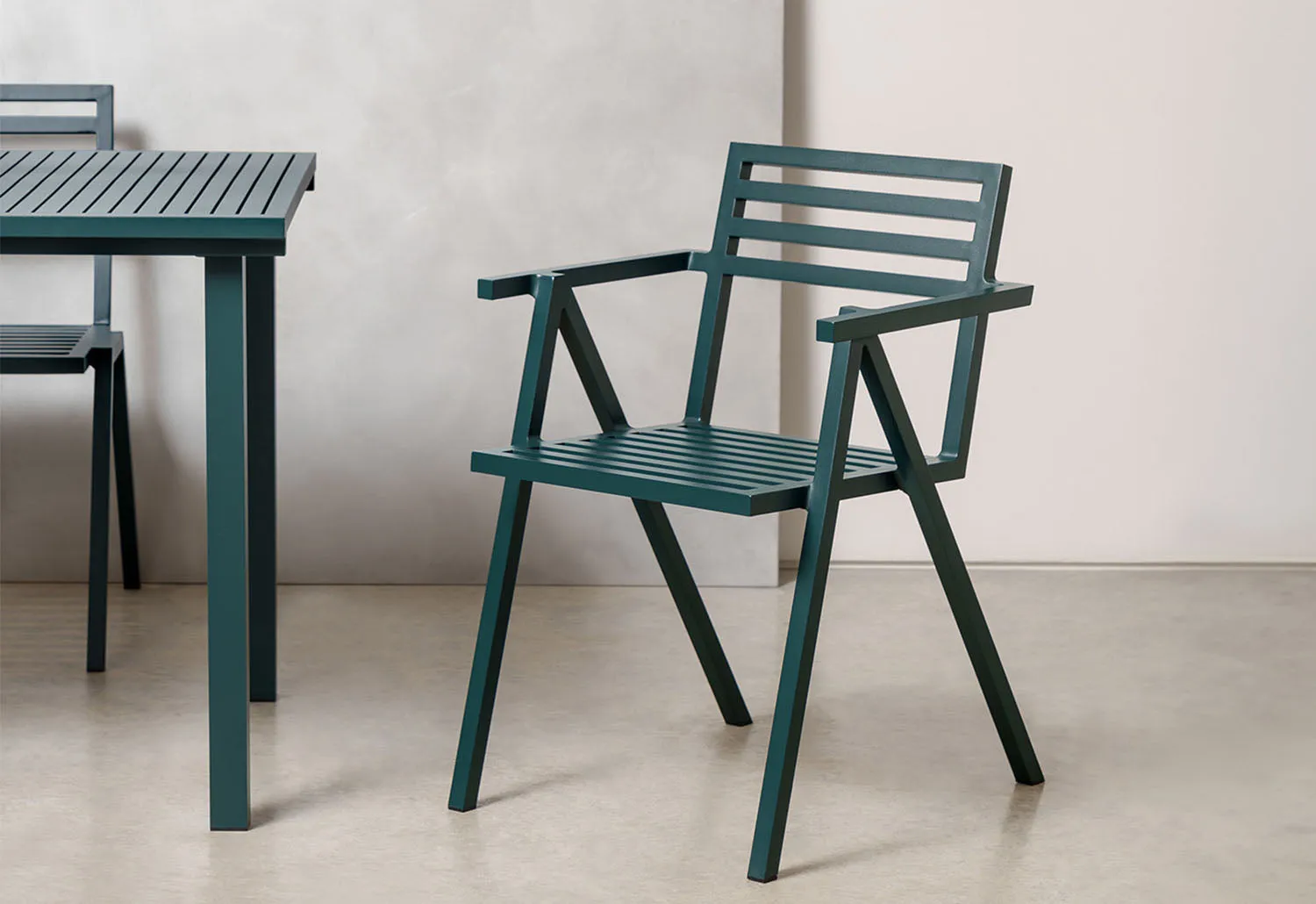 19 Outdoors Stacking Armchair