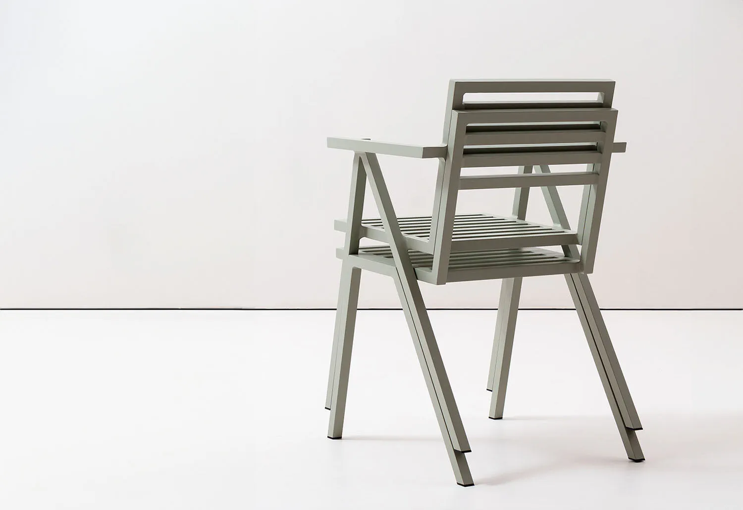 19 Outdoors Stacking Armchair