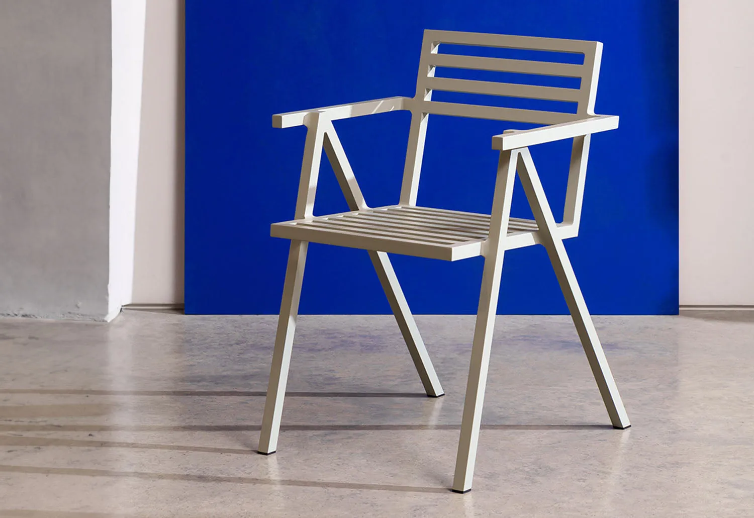 19 Outdoors Stacking Armchair