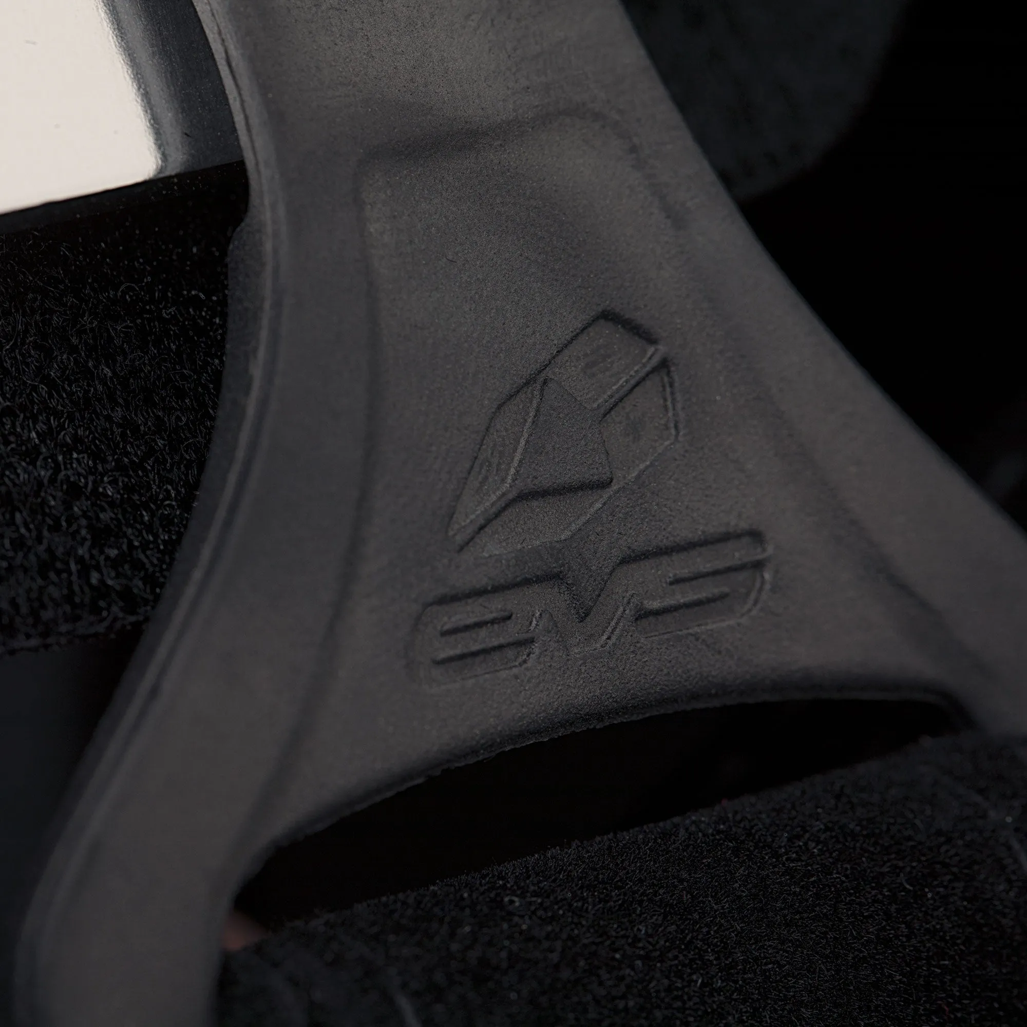 Axis Pro Knee Brace - Single